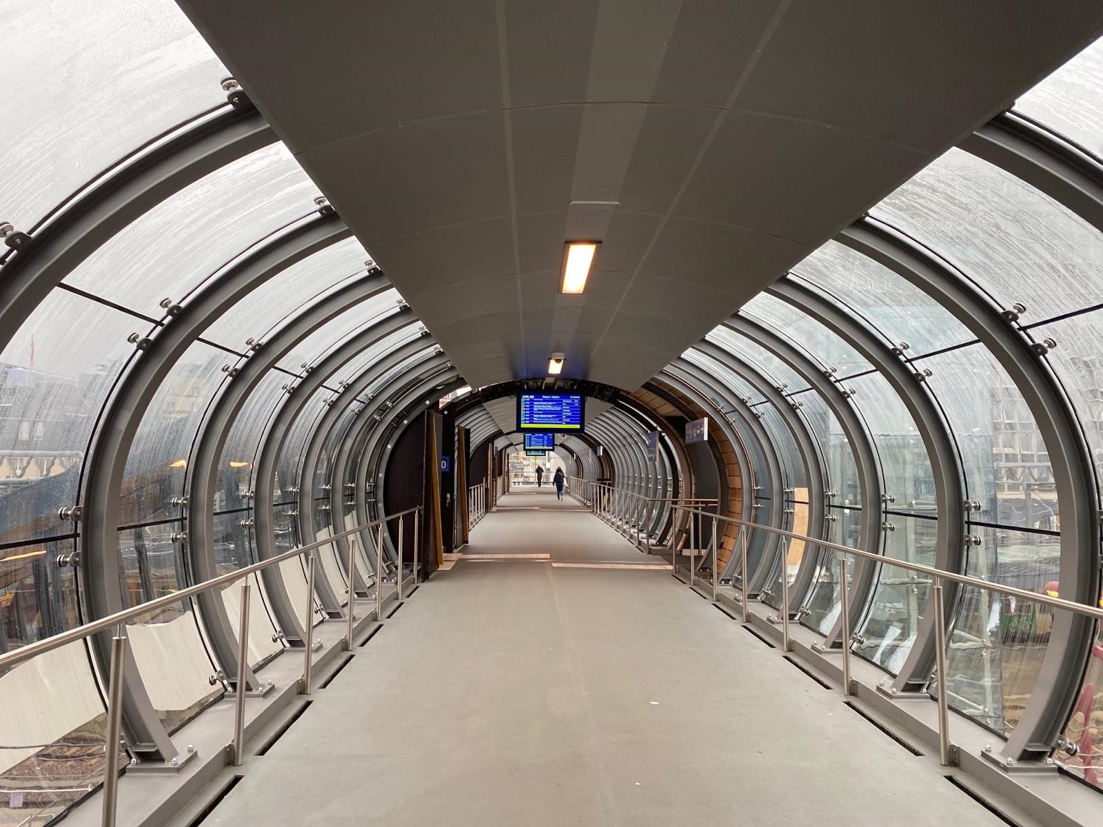 Gare de Luxembourg - Passerelle au-dessus des voies 14
