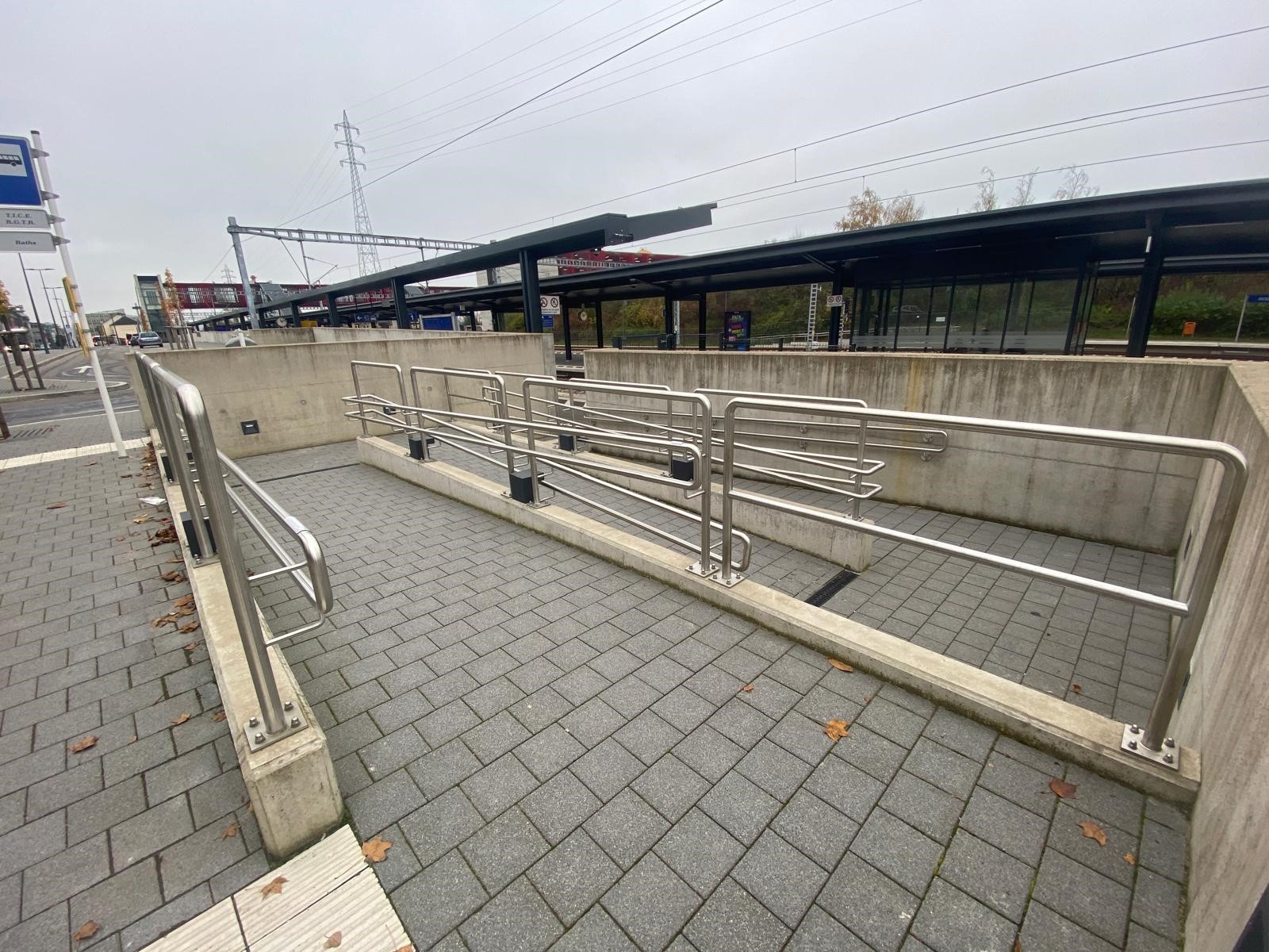 Gare de Rodange - Garde-corps en inox